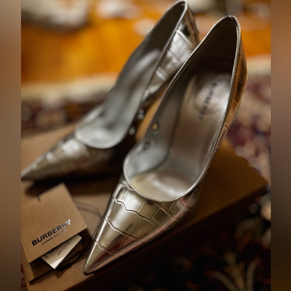 Brand new Burberry high heels silver shoes, never worn them so far ,comfortable - Picture 6 of 7